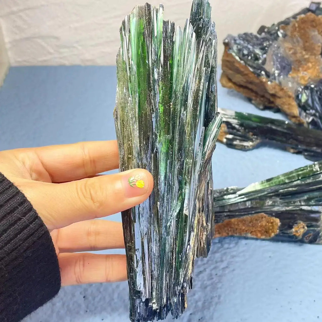 Natural Crystal Mineral Flower Shape Vivianite Cluster Rough Sparkle Vivianite Mineral Specimen
