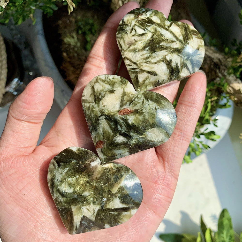 Natural Mica Heart Palm Stone Polished Mica Crystal Heart for Handheld