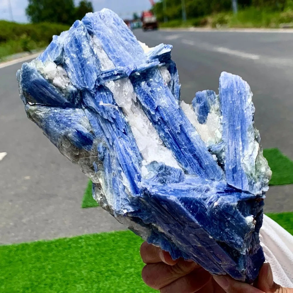 Freeform Crystal Stones Rocks and Crystals Decorations Fossile Gifts Souvenirs Kyanite Mineral Specimen Raw Stone