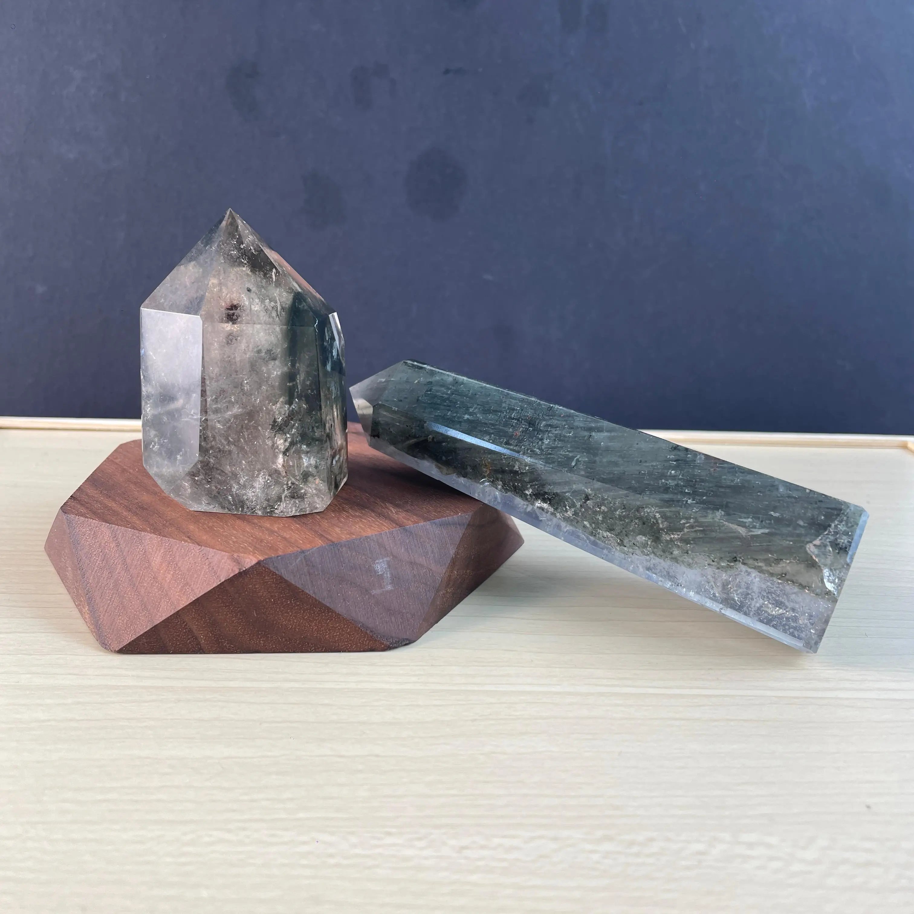 Gemstone Natural Garden Quartz Tower Stone