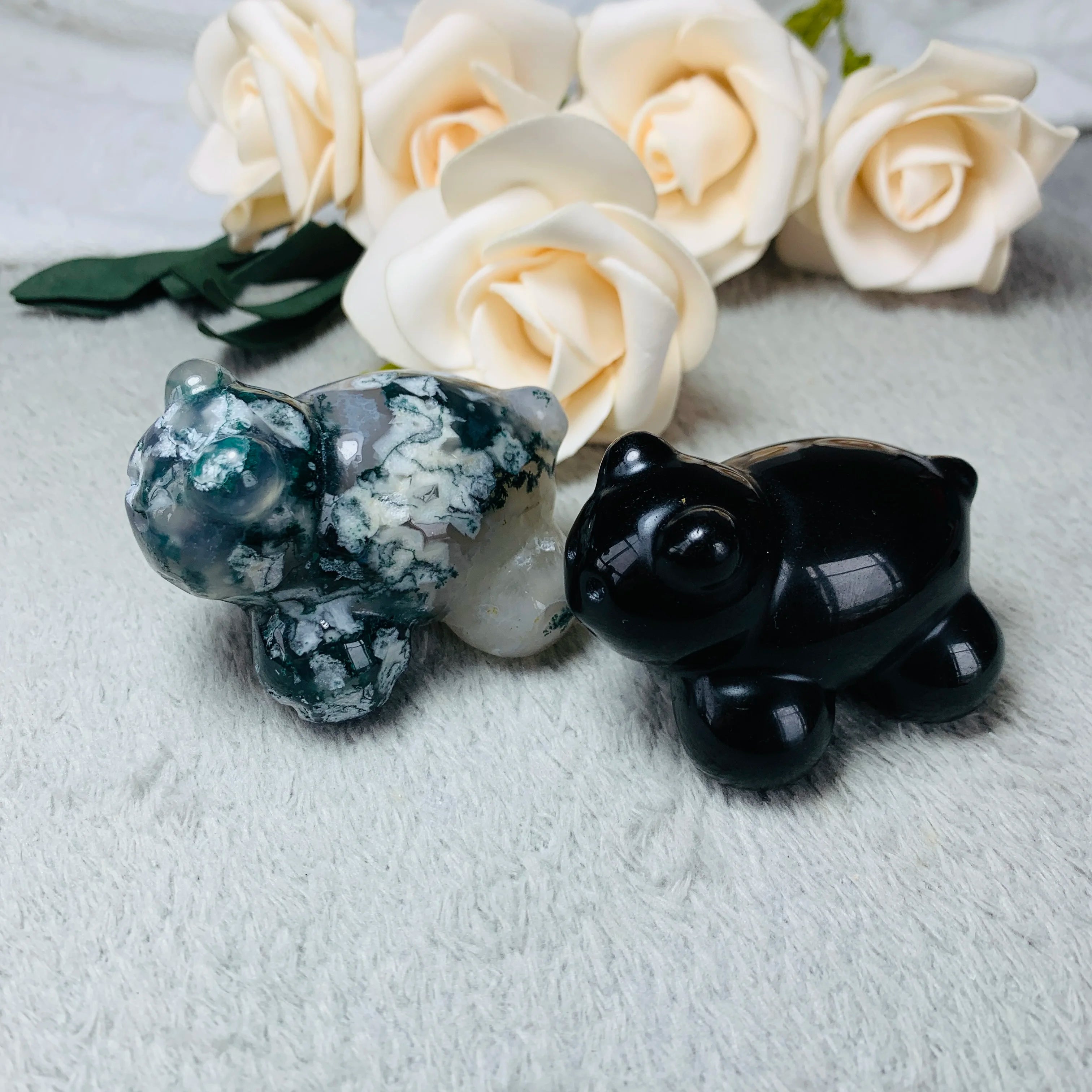 Natural Crystal Stone Hand Carved Cute Moss Agate Bear Dream Amethyst Bear Carving