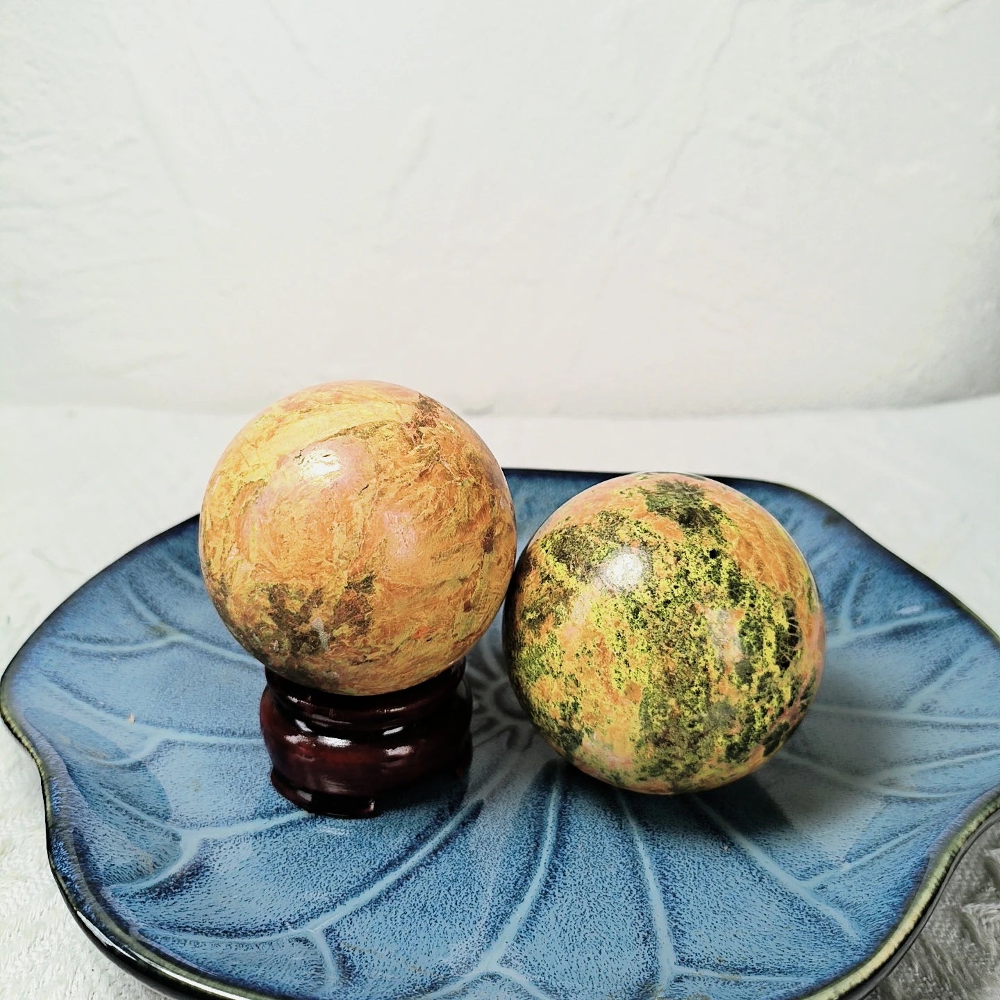 Natural Crystal Realgar Ore Sphere Crystal Ball for Home Decoration