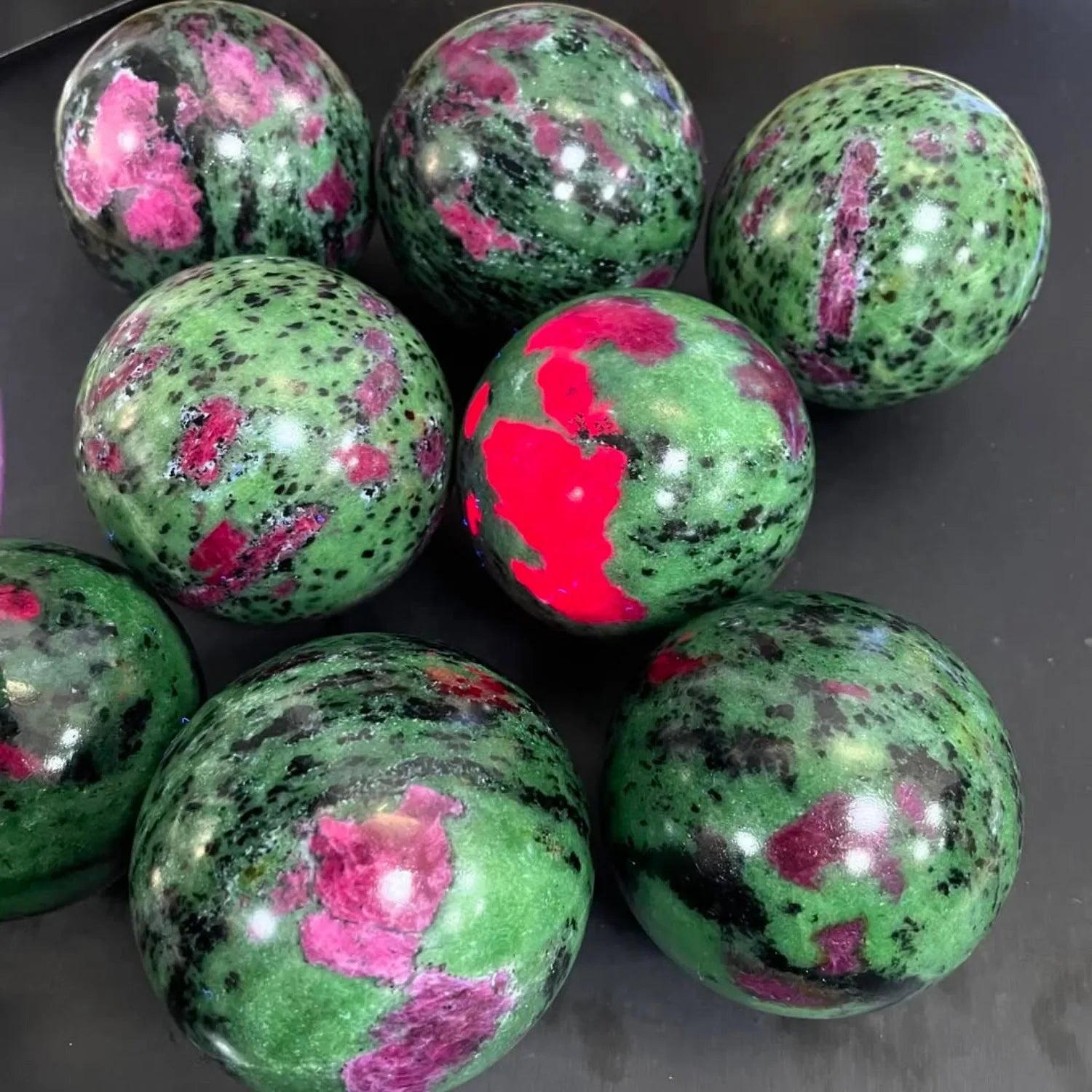 Natural Ruby Zoisite Crystal Ball Polished Crafts Sphere for Home Decor and Mineral Gift