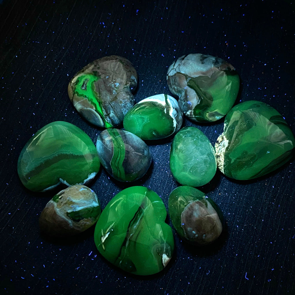Volcanic agate heart product view 3